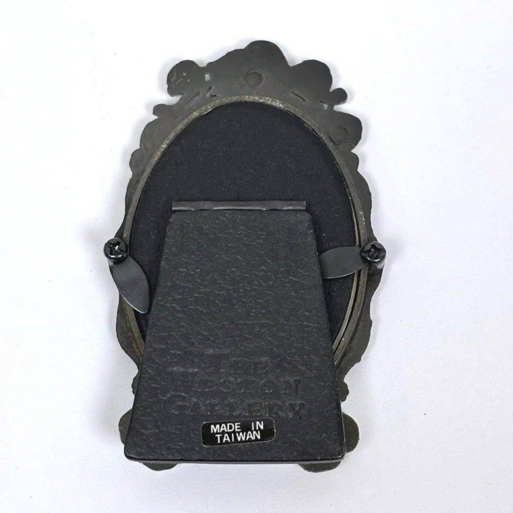 Vtg 80s Ornate Oval Rose-Embossed Mini PhotoFrame 2.5x3 Victorian Dark Romantic